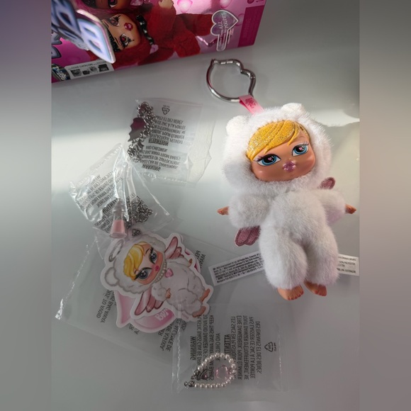 Bratz sweetheart Bratziez Cloe angel white bunny Plush Keychain Doll - Picture 2 of 4